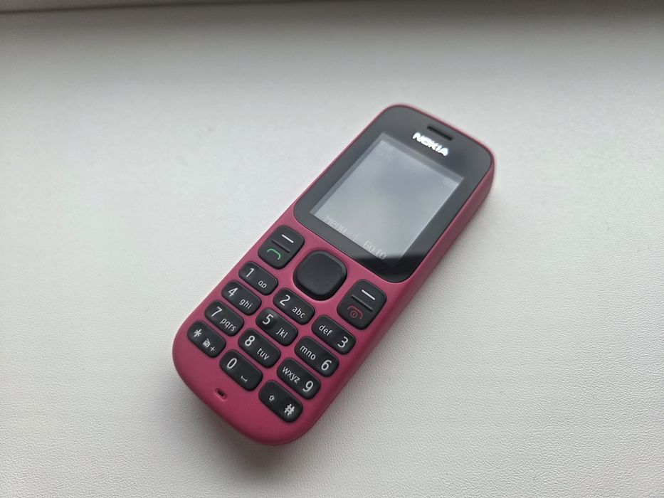 Nokia 100 - telefon simplu cu butoane