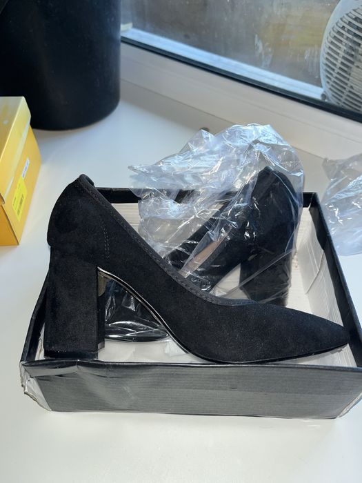 Черные туфли на каблук