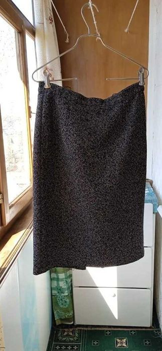 Продам костюмы 46-48 размеров