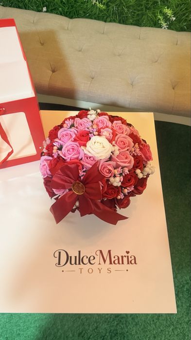 Aranjament premium cu  trandafiri de săpun în cutie – Cadou elegant