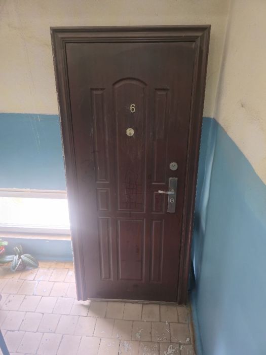 Eshik sotiladi 800.000