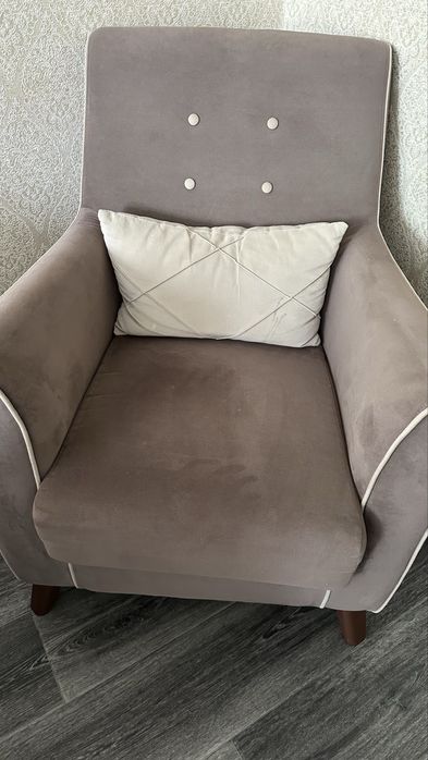 Диван с двумя креслами