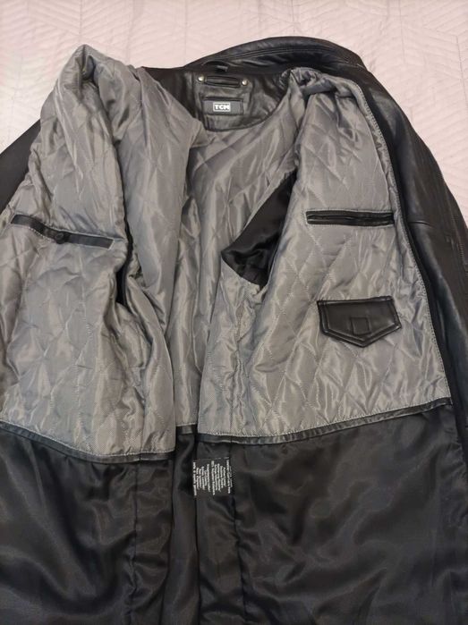 Мъжко кожено дълго яке от естествена кожа.