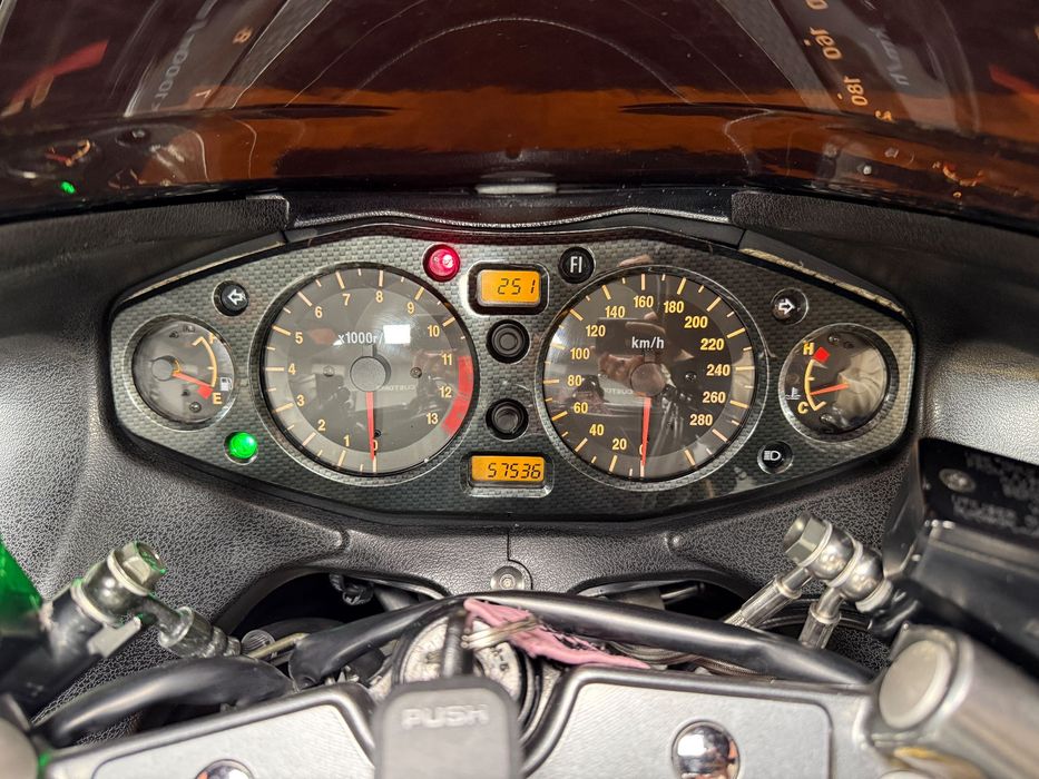 Vand Suzuki GSX1300R Hayabusa 2003