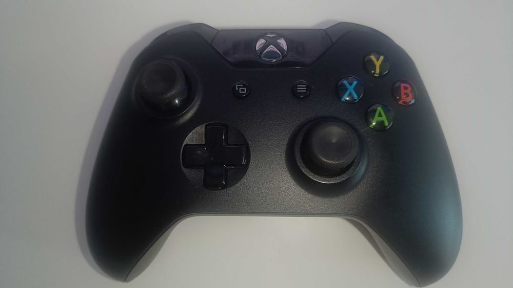 Продавам XBOX One контролери