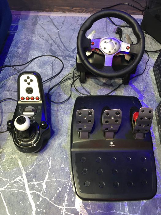 Геймърски компютър с волан Logitech G27