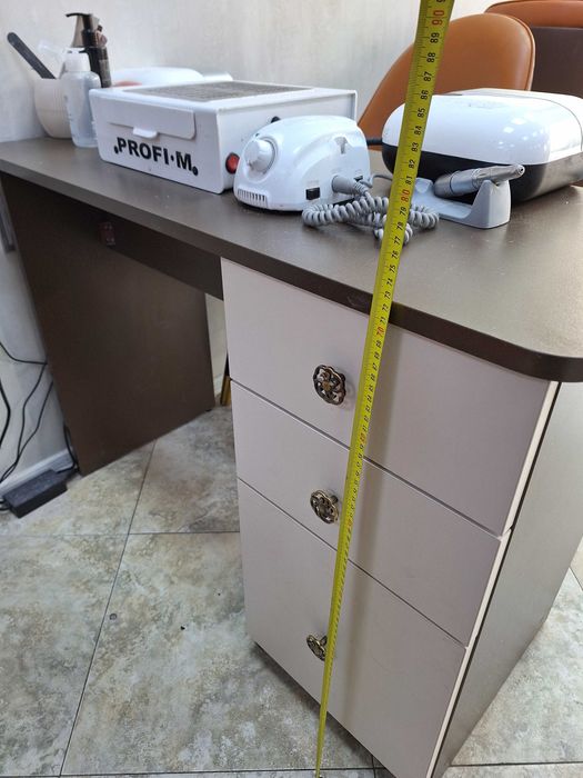 Бюро маса за маникюр