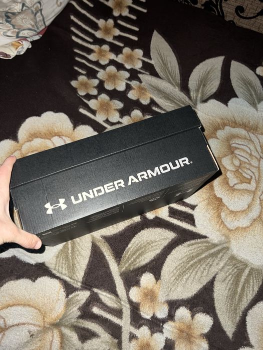 Adidasi under armour