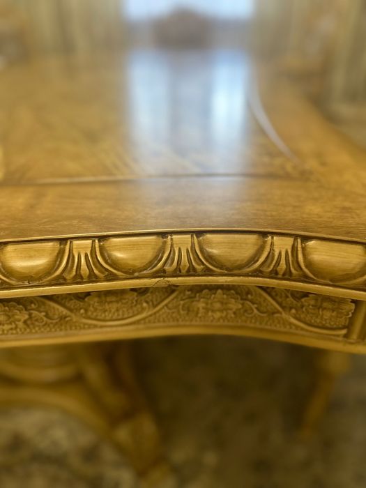 Продается стол и стулья