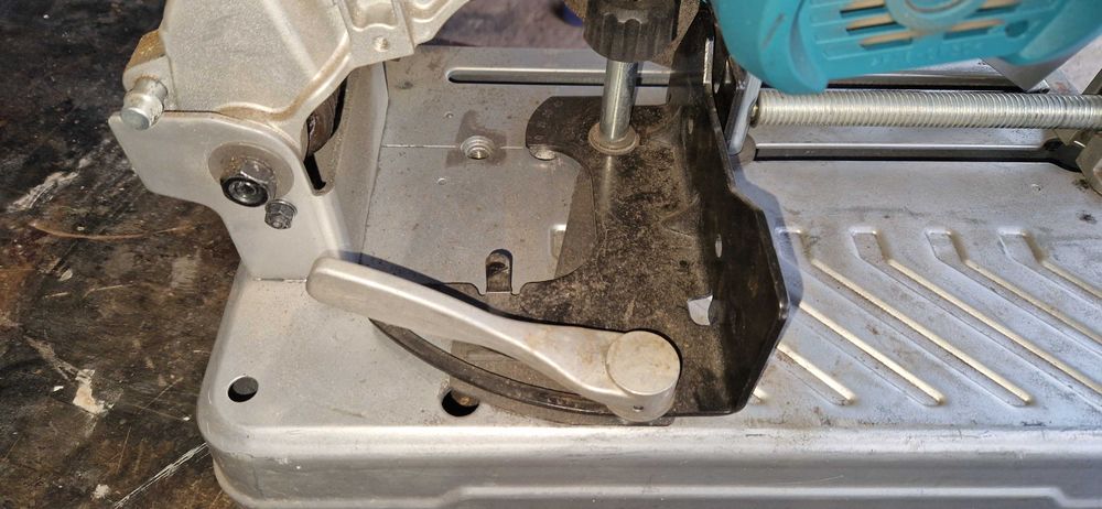 Макита Настолен Циркуляр