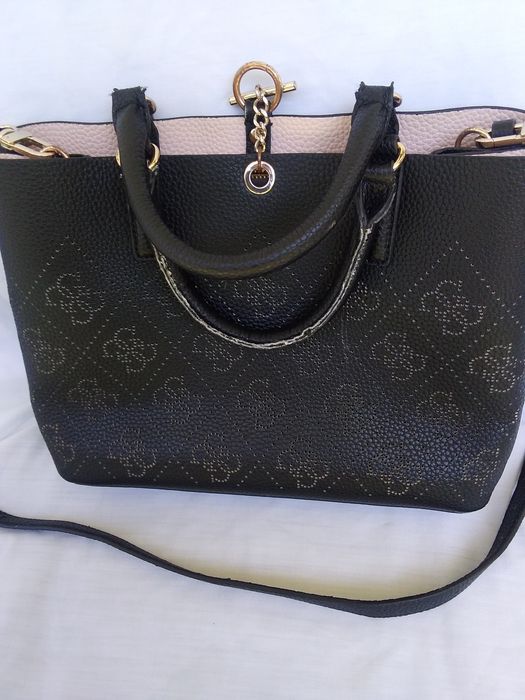 Дамска чанта Guess