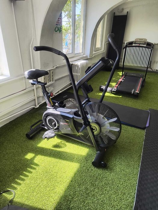 Vand echipament și aparate fitness