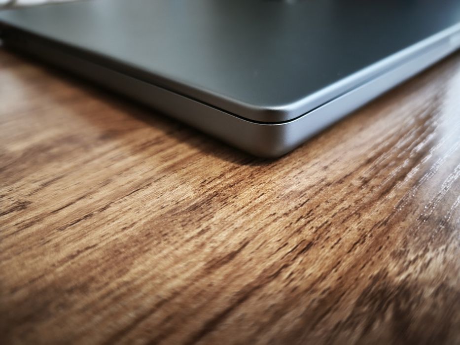 MacBook pro M1 16" 16GB/512GB.Като нов. Само 2 зареждания на батерията