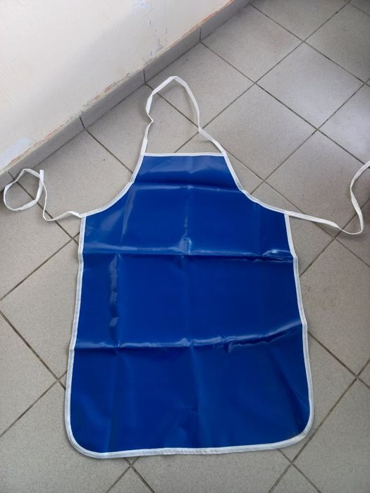 ГУМИРАНИ и водоустойчиви дълги престилки за мокри помещения