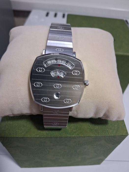 Gucci jump hour watch