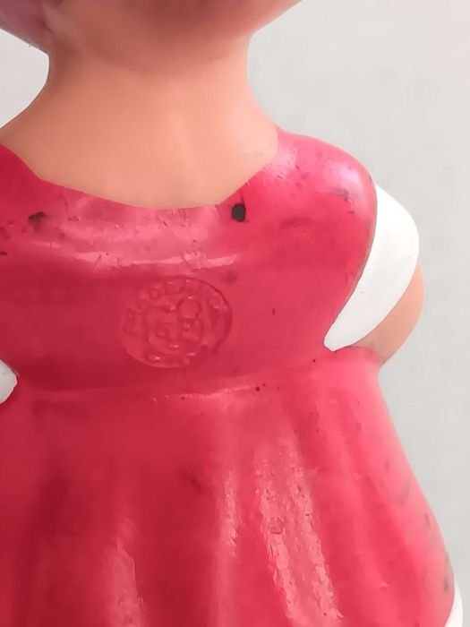 Jucarie veche Aradeanca, scufita rosie,De colectie, Perioada comunista