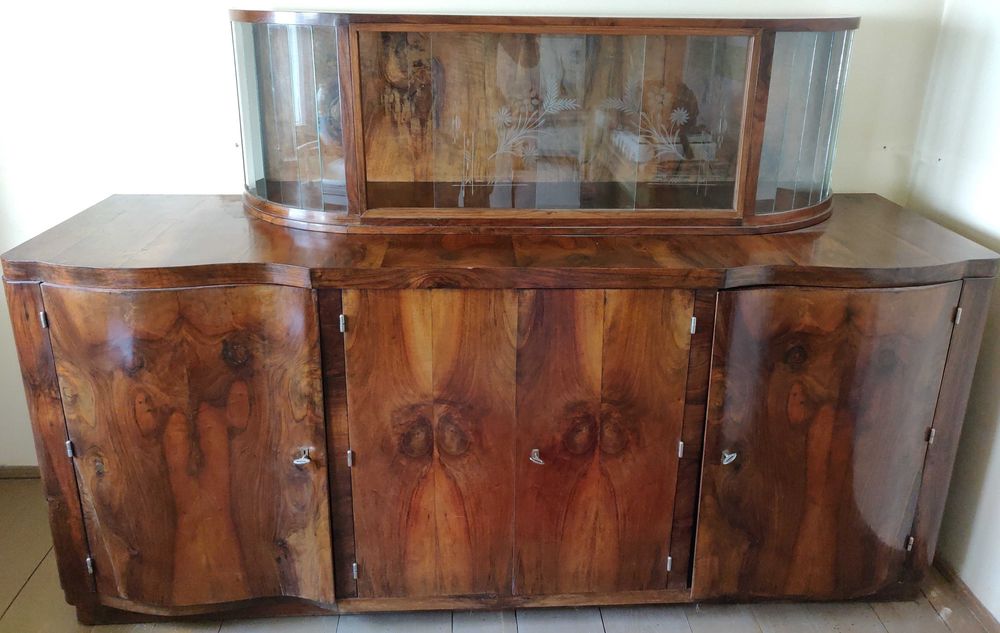 Dulap din lemn de nuc, cu 4 usi si vitrina