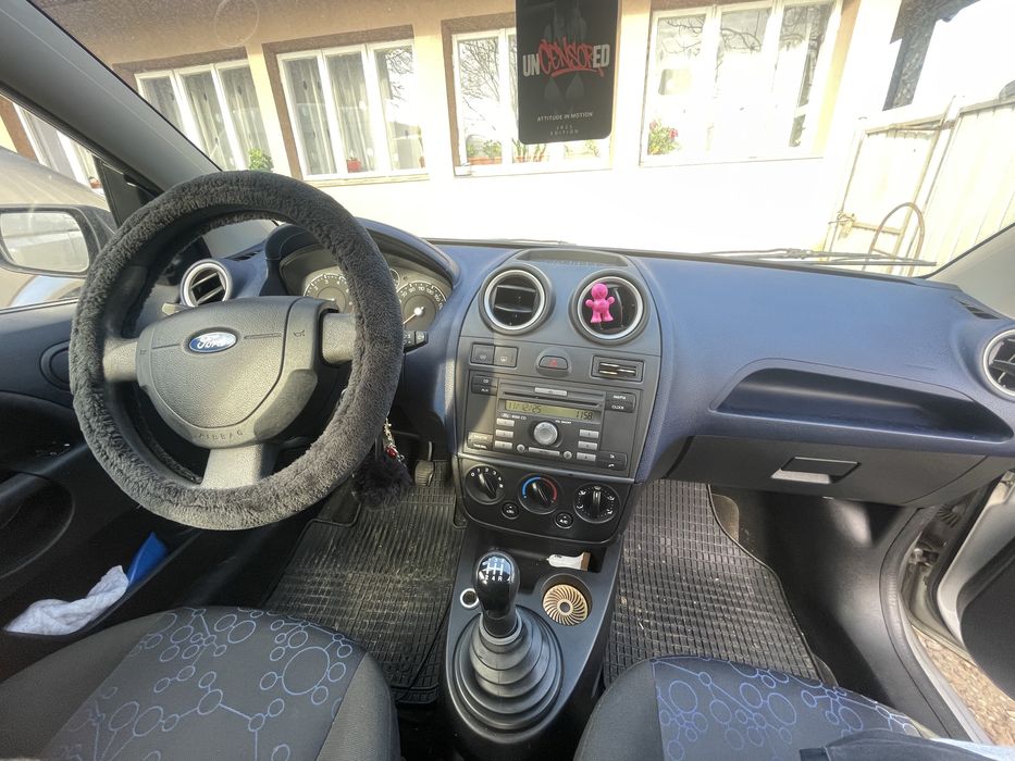 Vând ford fiesta 1.4 benzina