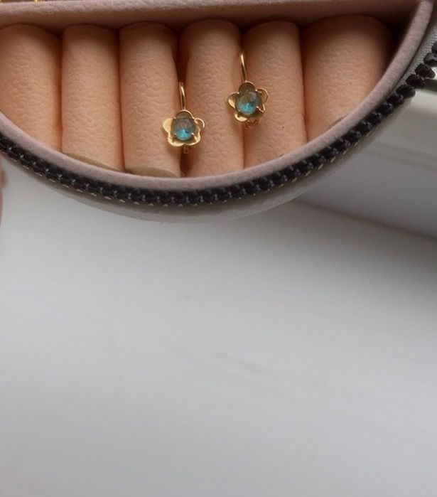 Продаю золото детские сеьги