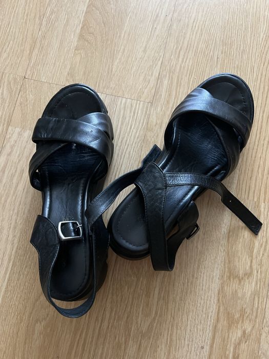 Санадали и маратонки от естествена кожа