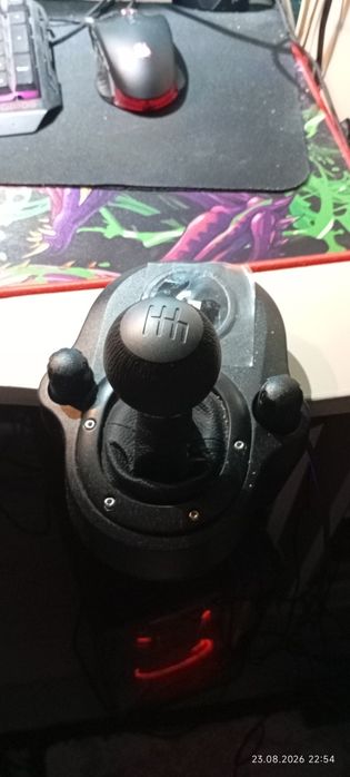 Vând pc gaming cu volan logitech 923 plus pedale si schimbător
