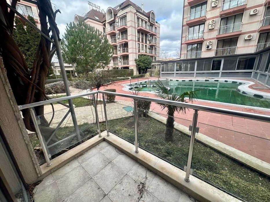 Тристаен апартамент с двор в луксозния к-с „Тарсис”