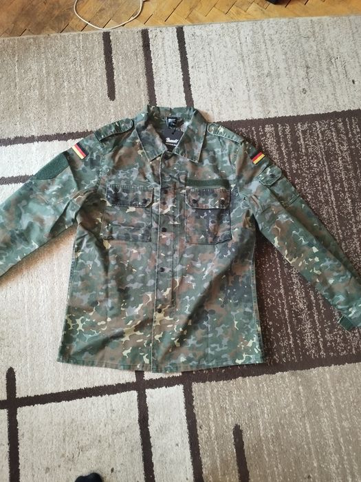 Продавам камуфлажно яке Brandit идеално за всеки сезон чисто ново с етикет