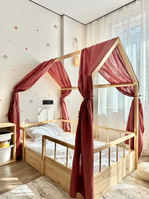 Кровать детская деревянная