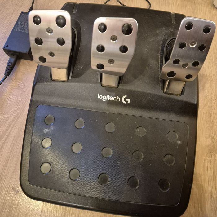 Волан и педали Logitech G Driving Force G 920.