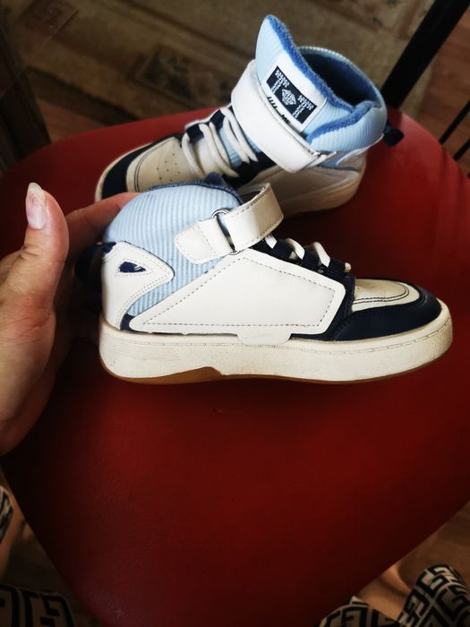 Продам ботинки для мальчика 27 размер