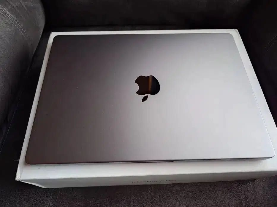 Macbook Pro 14" M3 512GB SSD 8GB RAM impecabil sanatate baterie 100%