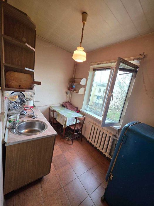 СРОЧНО !! Продается квартира в Яшнабаде 1/4/5 ( 40 кв/м ) Авиасозлар 1