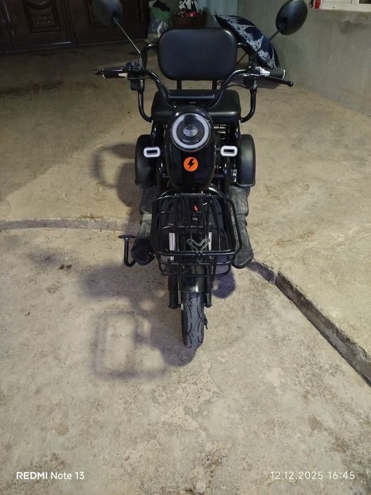 Продам трицыкл скутер