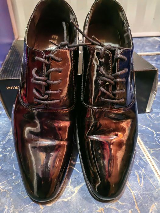 Мъжки лачени черни обувки