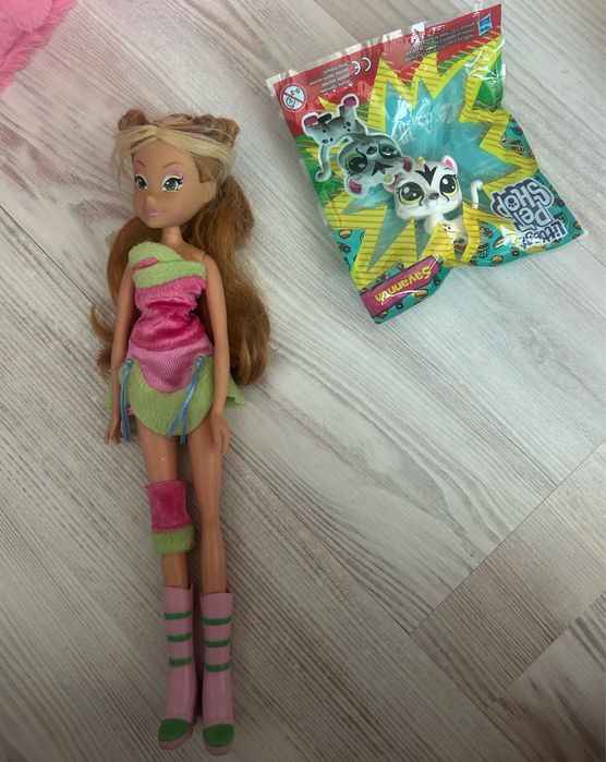 Кукла флора и petkins