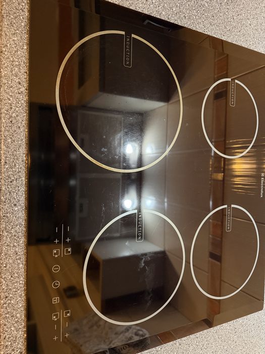 Индукционен плот Electrolux EHD-60020P за ремонт/части