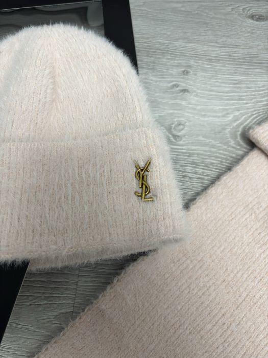 Set Caciula si Fular Yves San Lauren