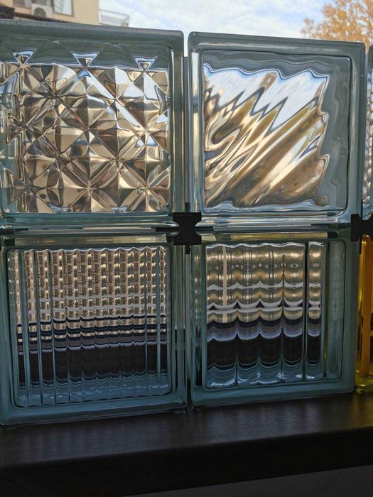 Стъклени тухли различни видове