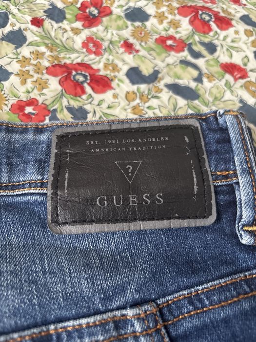 Blugi scurti Guess
