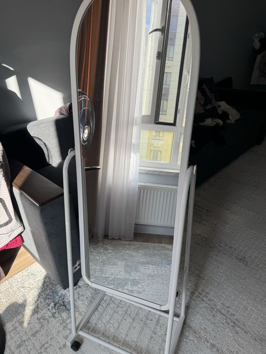 Напольное зеркало для дома или салона