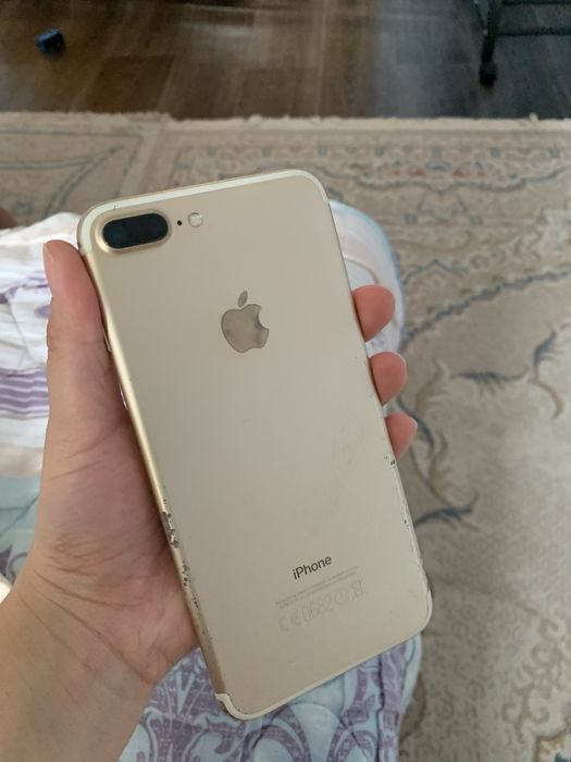 Продам айфон 7+
