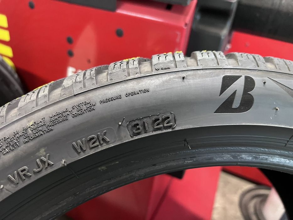 Зимни гуми 245/40 R18 Bridgestone