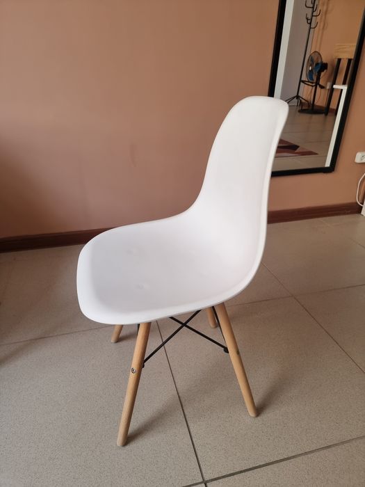 Стулья белые 2 штуки