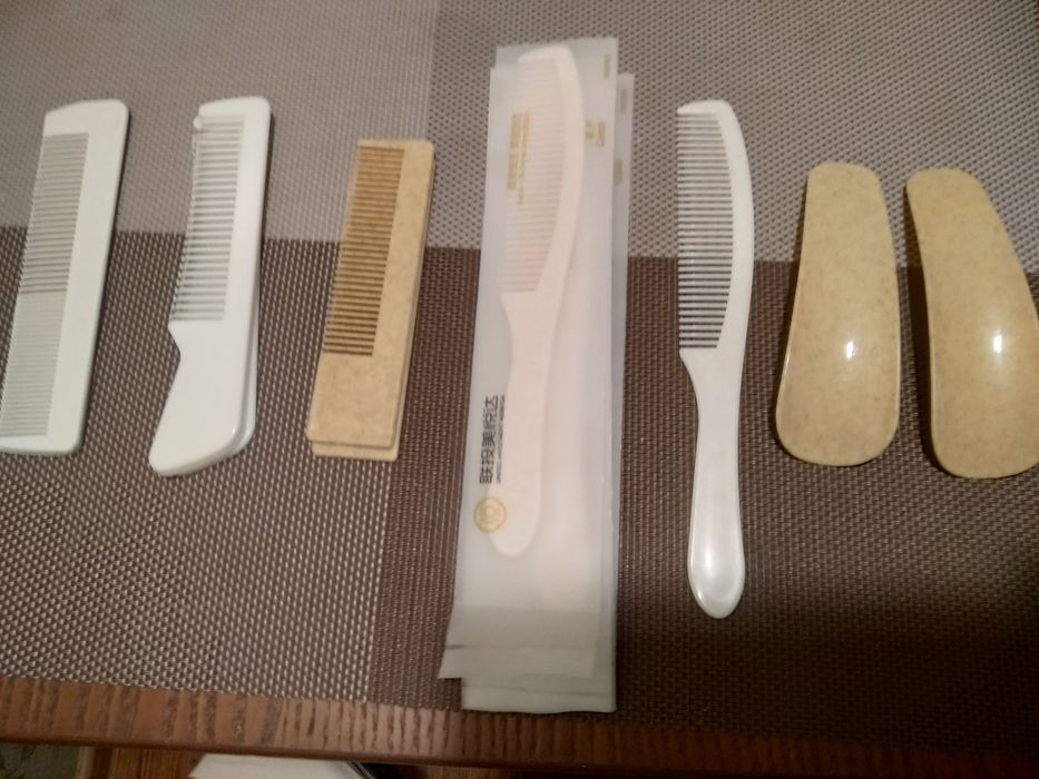 Расчески,наборы для бритья.