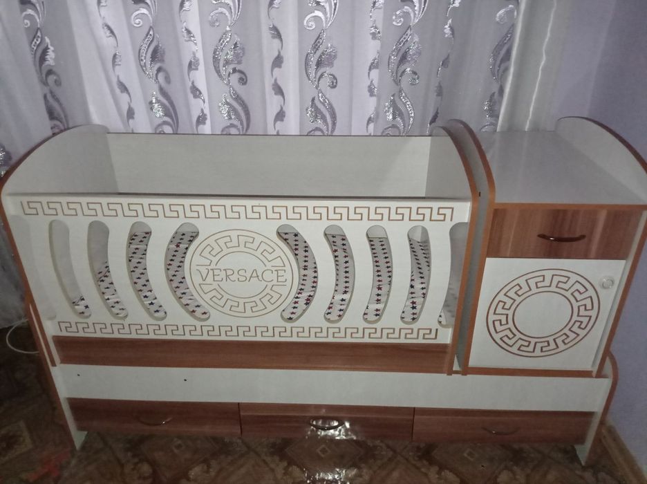 Bolalar kravati sotiladi