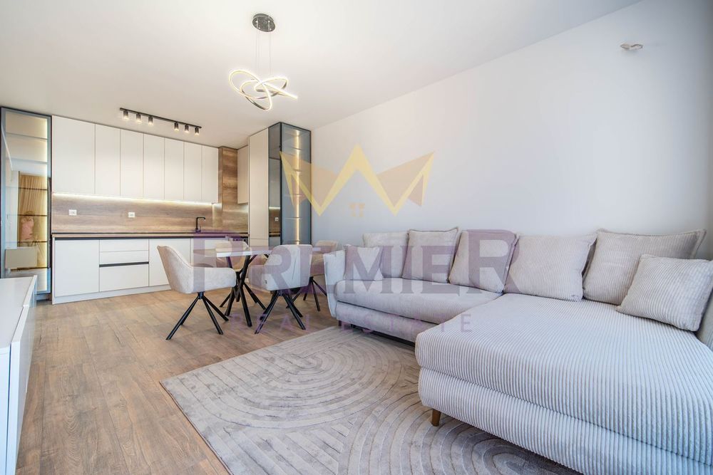 Продава се Тристаен апартамент в Варна, Възраждане 3 - 89 кв.м за 2012 €/кв.м - Снимка #1