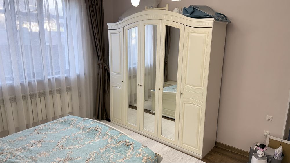 Продам б/у спальный гарнитур
