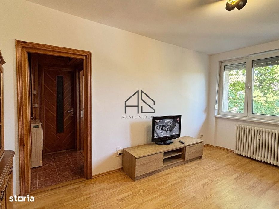 De închiriat | Apartament cu 3 camere, bucătărie închisă | Centru