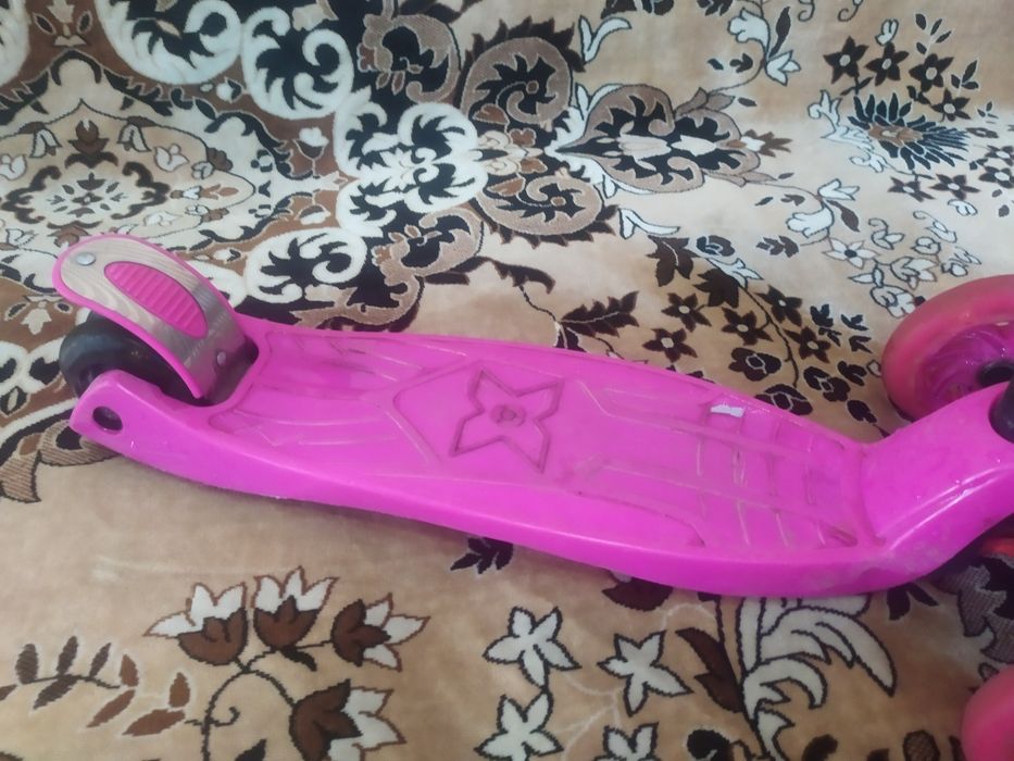 Самокат,колеса светящиеся.