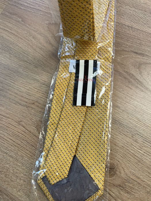 Дизайнерски вратовръзки Armani, Boss, Feragamo, Mochino